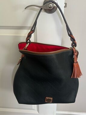 ❤️ Dooney & Bourke Black Pebbled Leather Twist Strap Hobo Bag Barely Used ❤️